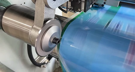 Auto cutting edge device