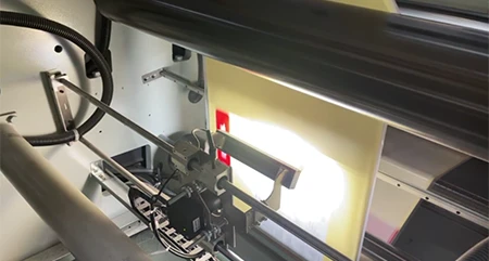 Auto tracking mark plate