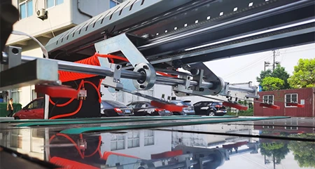 Automatic feeding by mechanical hand